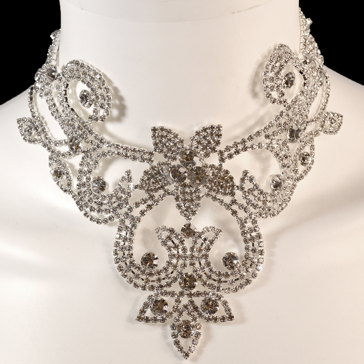 Dramamtic Rhinestone Statement Necklace